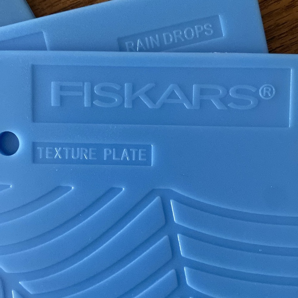 Sent a 4 Fiskars Texture Plates (Lot 1) - Picture 2 of 10